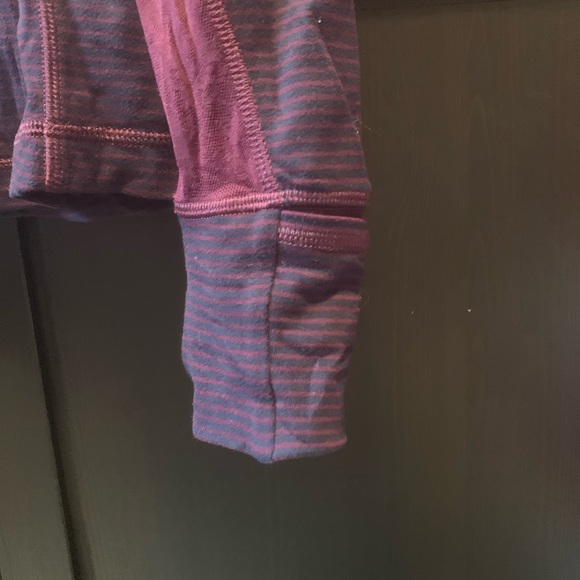 Sz 10, Lululemon running top.  Soft rulu fabric. - Picture 4 of 5